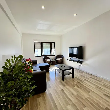 7 By Homing Apartment *